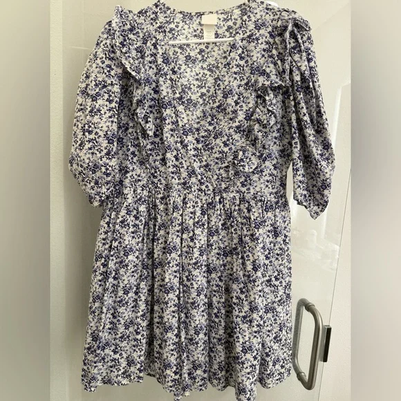 H&M Floral V-Neck Ruffle Dress - Picture 2 of 5